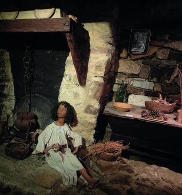 Découverte immersive de l'histoire locale : un voyage à travers les siècles dans une maison consulaire du XVIe siècle
