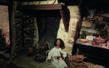 Découverte immersive de l'histoire locale : un voyage à travers les siècles dans une maison consulaire du XVIe siècle