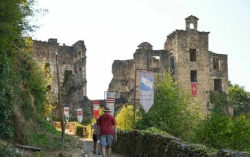 Plongez dans l'histoire mouvementée de la vallée lors d'une visite immersive au château