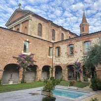 Visitez le cloître des Capucins rénové de l'église de la Madeleine, à Albi
