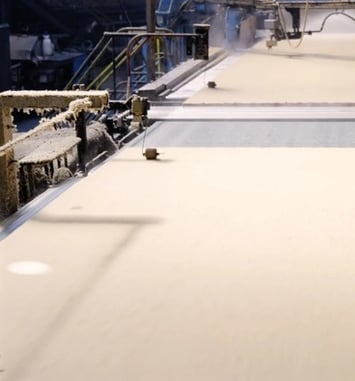 Dans les coulisses de la fabrication des panneaux de fibres