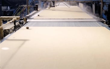 Dans les coulisses de la fabrication des panneaux de fibres