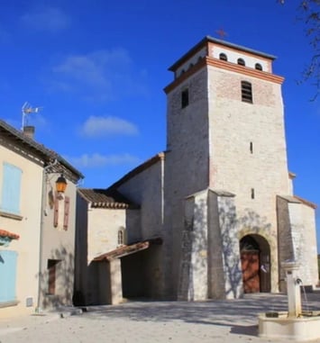 Découvrez l'église de ce charmant village et son incroyable collection d'objets sacrés