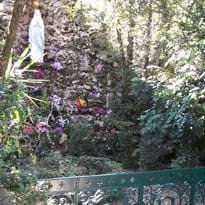 Visite commentée de l'église Saint-Hippolyte et de l'ancien cimetière avec la grotte Notre-Dame de Lourdes