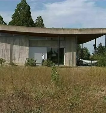 Suivez le guide dans cette maison bâtie par Pierre Debeaux