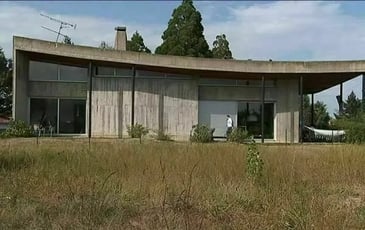Suivez le guide dans cette maison bâtie par Pierre Debeaux