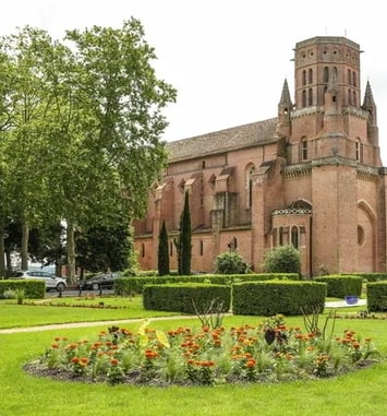 La cathédrale Saint-Alain : découvrez un chef d'œuvre du gothique méridional