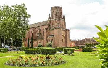 La cathédrale Saint-Alain : découvrez un chef d'œuvre du gothique méridional